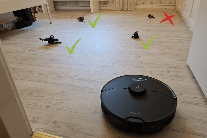 The Roborock S7 MaxV Ultra during the object detection test of rolled-up cables.